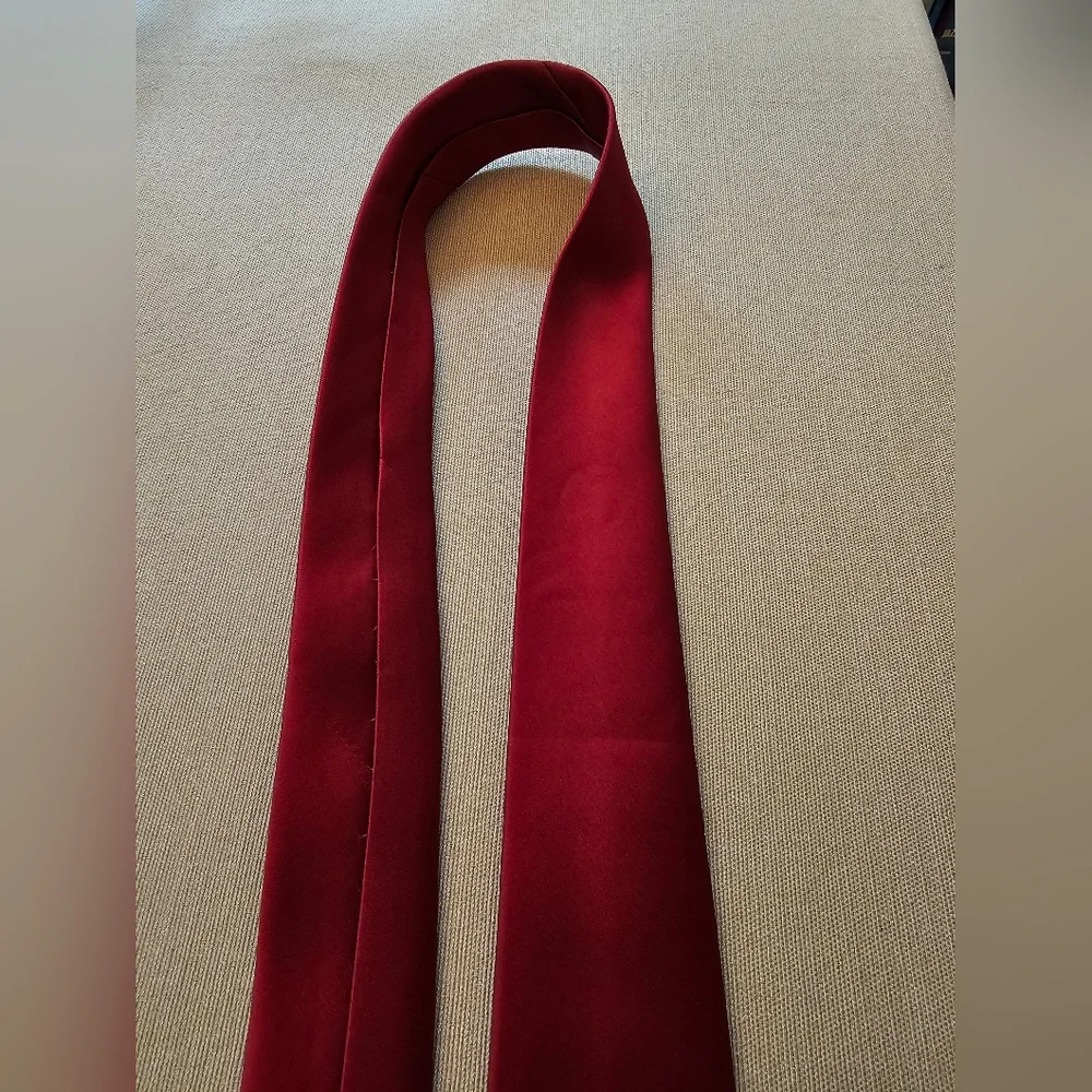 VGUC Boys Dockers Burgundy Tie
